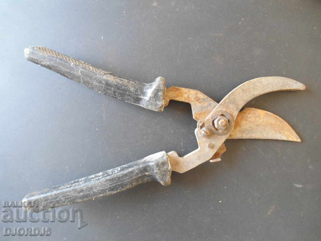 Παλιά κλαδευτήρια με τιμή 2.00 BGN | € 1.02