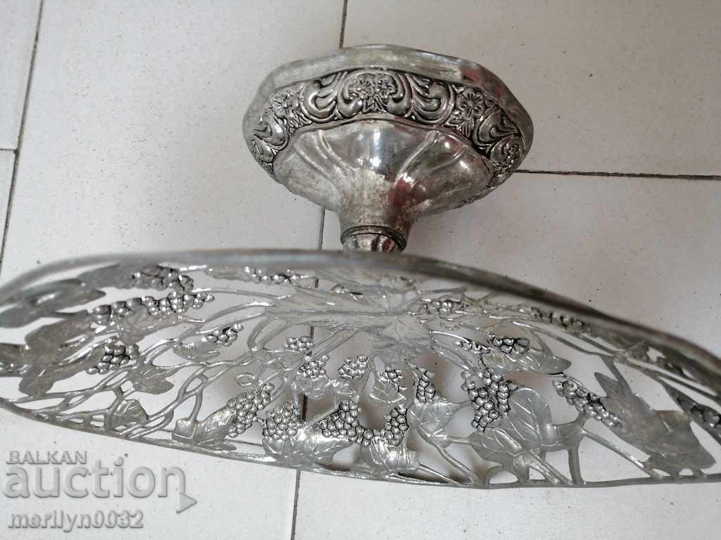 Auction  Antique fruit bowl in Art Deco style, household item