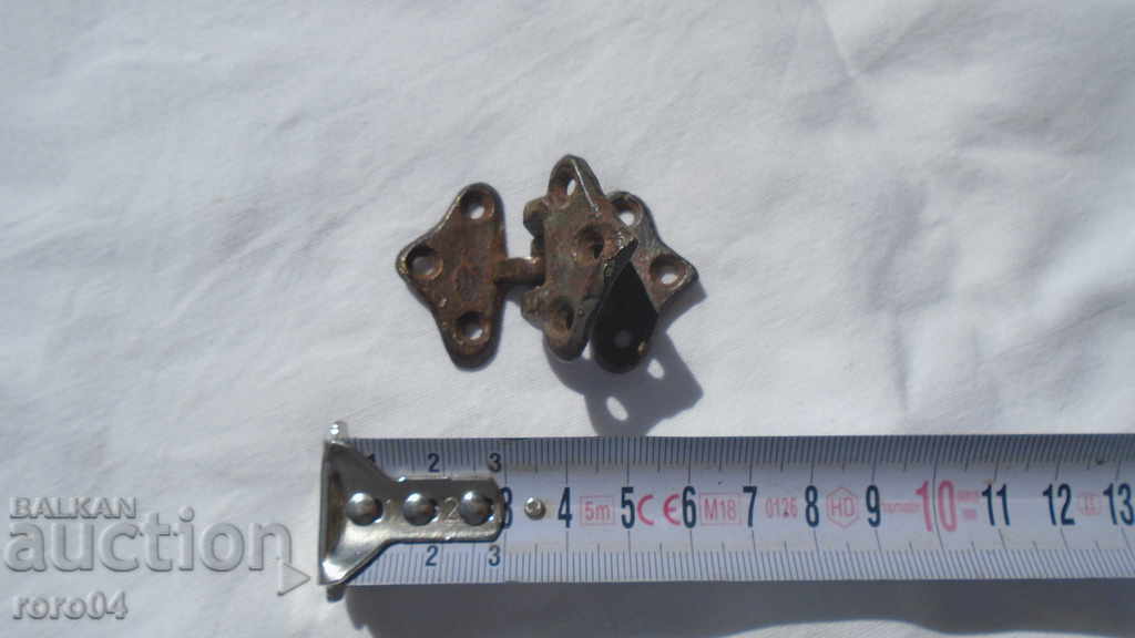 INTERESTING OLD TRIPLE BRONZE HINGE with price 8.99 BGN | € 4.60 INTERESTING OLD TRIPLE BRONZE HINGE with price 8.99 BGN | € 4.60
