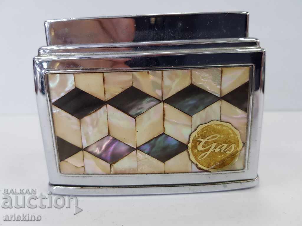 Old collectible FISHER BUTANE table lighter