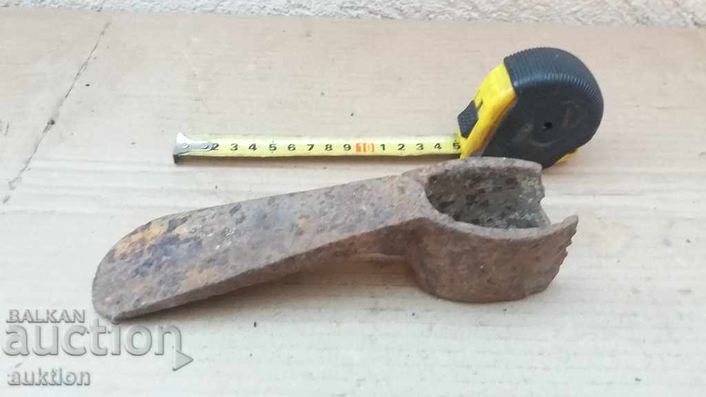 OLD WROUGHTED PICK, GARDEN PICK with price 1.89 BGN | € 0.97 OLD WROUGHTED PICK, GARDEN PICK with price 1.89 BGN | € 0.97