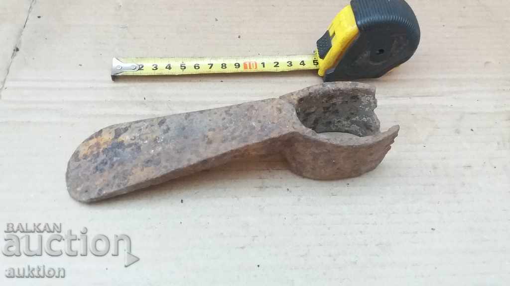 Auction OLD WROUGHTED PICK, GARDEN PICK Auction OLD WROUGHTED PICK, GARDEN PICK