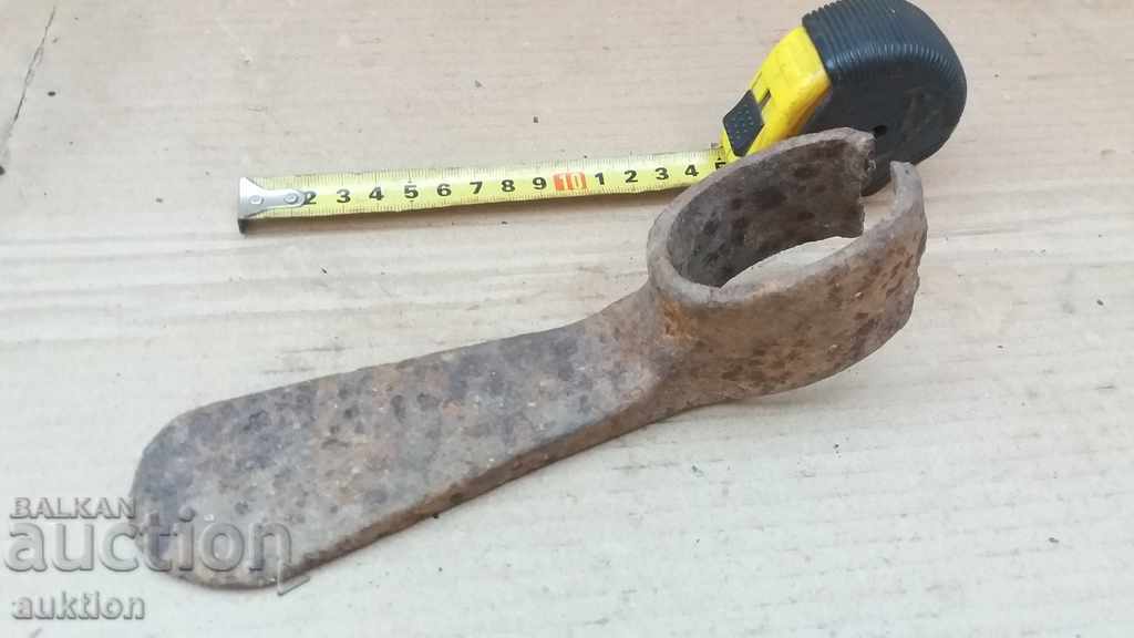 Delivery of OLD WROUGHTED PICK, GARDEN PICK Delivery of OLD WROUGHTED PICK, GARDEN PICK