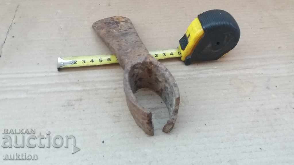 OLD WROUGHTED PICK, GARDEN PICK - 6 OLD WROUGHTED PICK, GARDEN PICK - 6