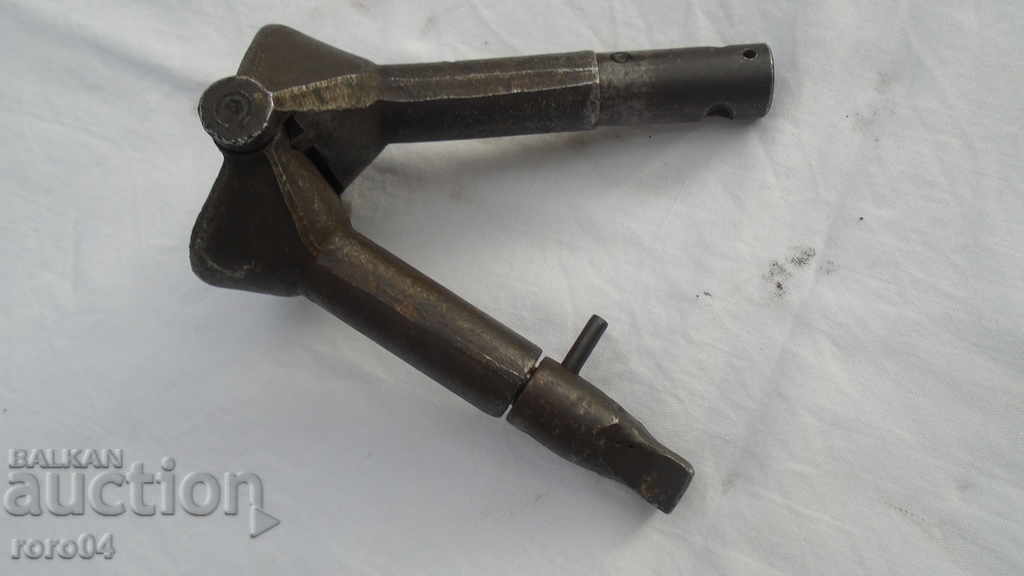 UNIQUE SCREW - BREAKING - WW II - 7 UNIQUE SCREW - BREAKING - WW II - 7