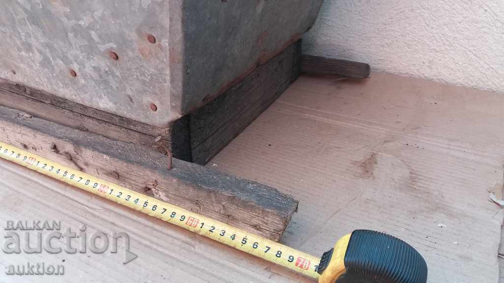 Delivery of WORKING HAND-FORGED MACHINE FOR GRINDING GRAPES REVIVAL Delivery of WORKING HAND-FORGED MACHINE FOR GRINDING GRAPES REVIVAL