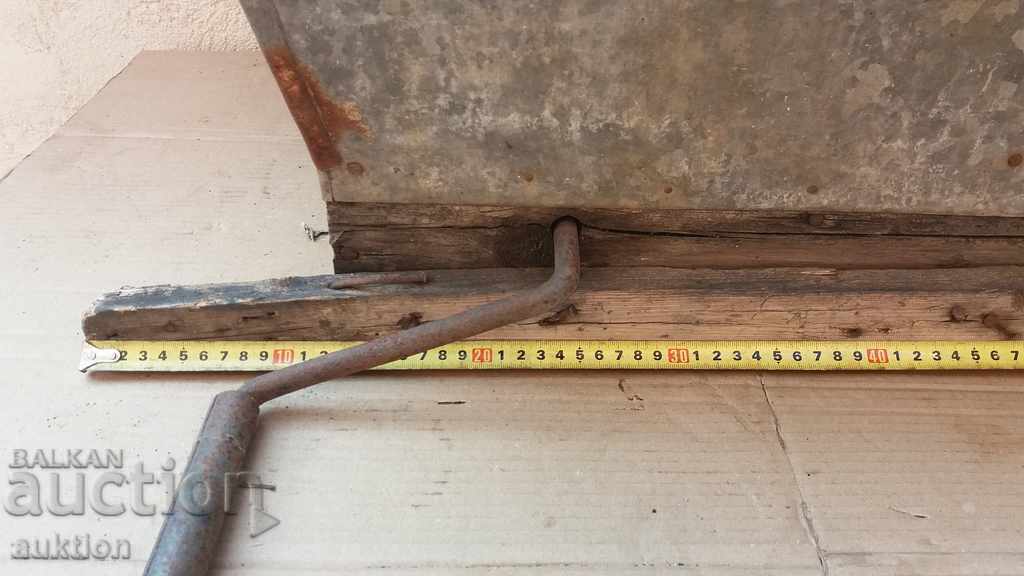 WORKING HAND-FORGED MACHINE FOR GRINDING GRAPES REVIVAL - 5 WORKING HAND-FORGED MACHINE FOR GRINDING GRAPES REVIVAL - 5