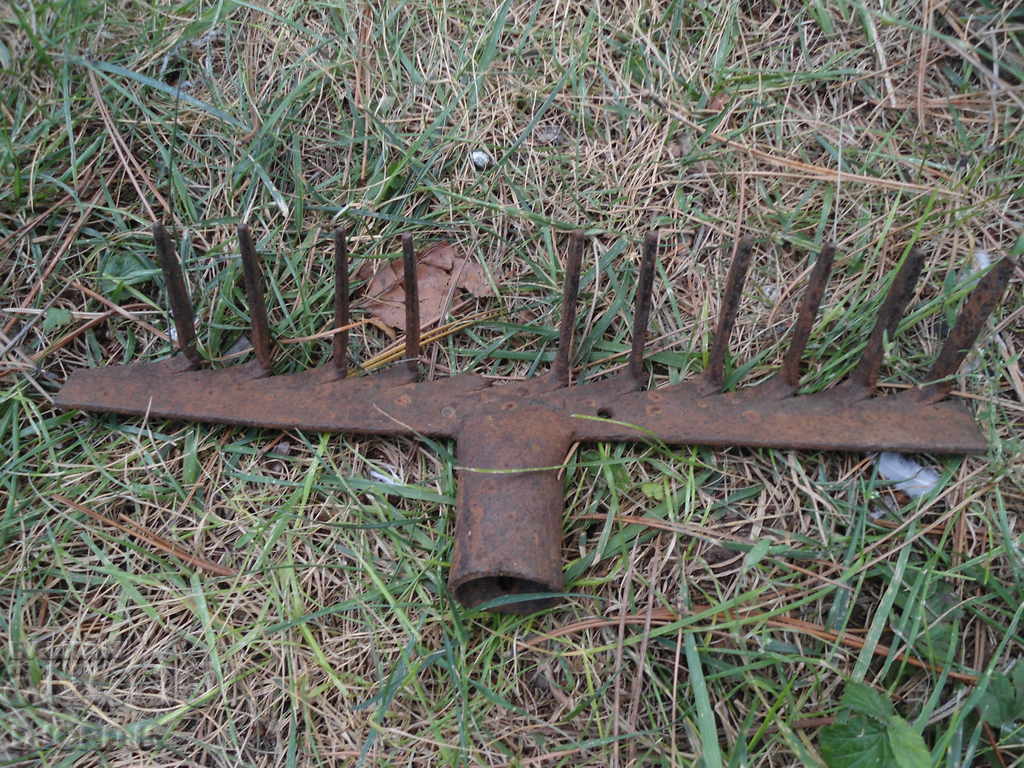 Old agricultural tool with price 5.00 BGN | € 2.56 Old agricultural tool with price 5.00 BGN | € 2.56