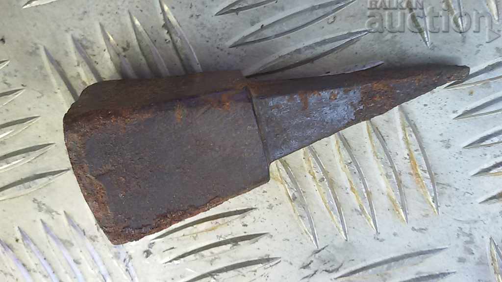 Auction an ancient primitive anvil Auction an ancient primitive anvil