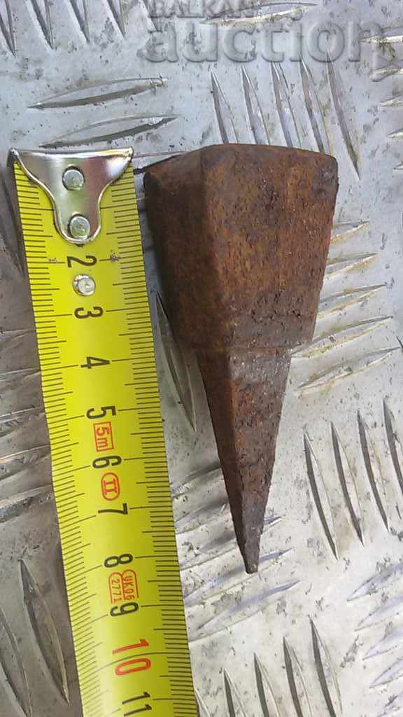 Delivery of an ancient primitive anvil Delivery of an ancient primitive anvil