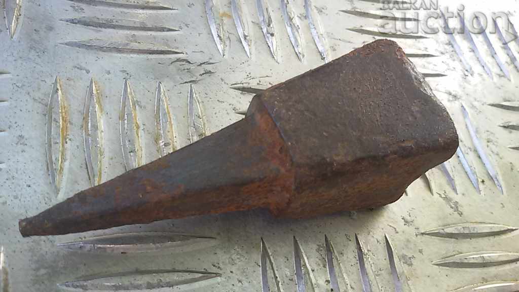 an ancient primitive anvil - 7 an ancient primitive anvil - 7