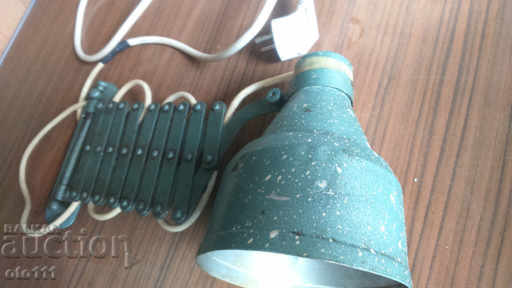 Auction  OLD STRETCH LAMP