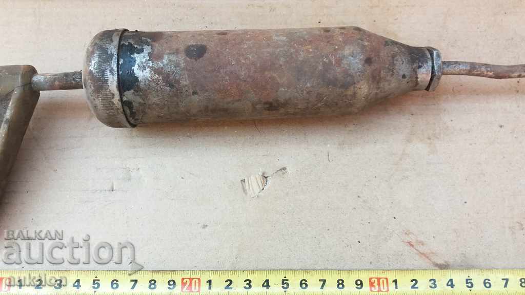 Licitație GRESSOR VECHI - METAL MILITAR MUNCITOR Licitație GRESSOR VECHI - METAL MILITAR MUNCITOR