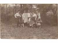 Стара снимка- Фолклор - група с народни носии