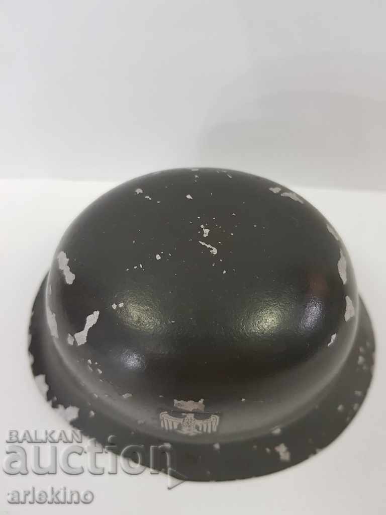 Miniatură germană de colecție a căștii Wehrmacht din al doilea război mondial cu preț 290.00 BGN | € 148.27 Miniatură germană de colecție a căștii Wehrmacht din al doilea război mondial cu preț 290.00 BGN | € 148.27