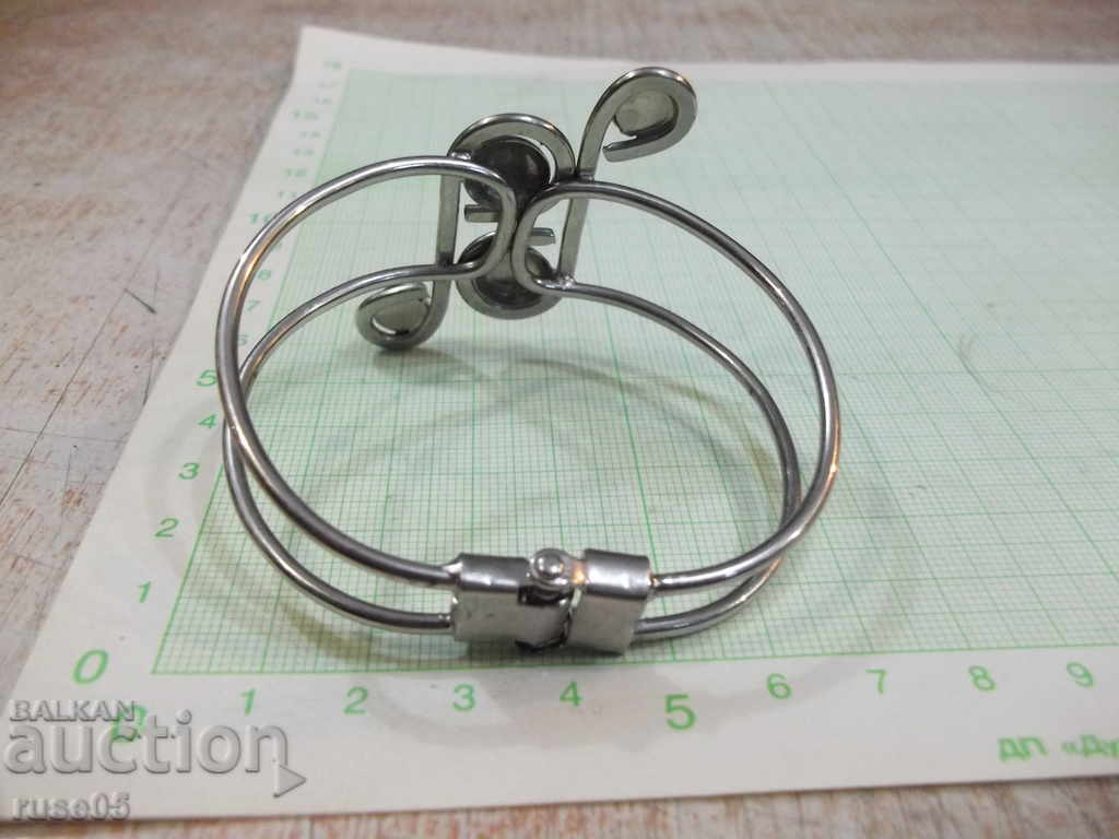 Delivery of Two-piece dissolving bracelet Delivery of Two-piece dissolving bracelet