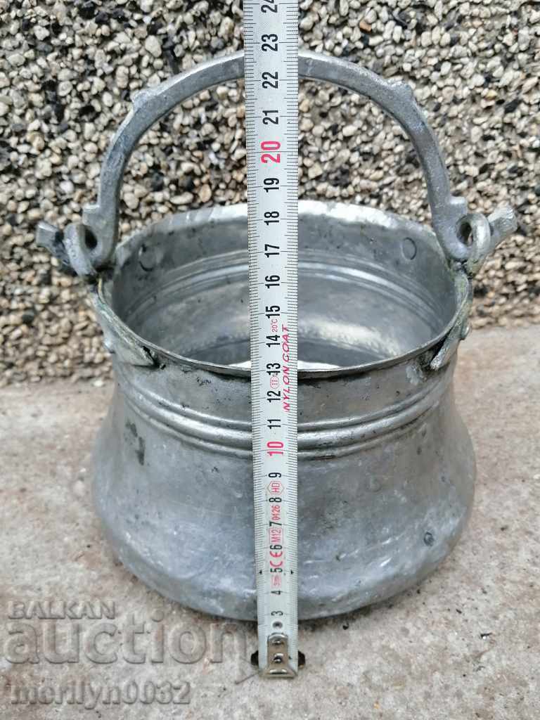 Παράδοση Παλιό χάλκινο μινιόν, χαλκός, καζάνι