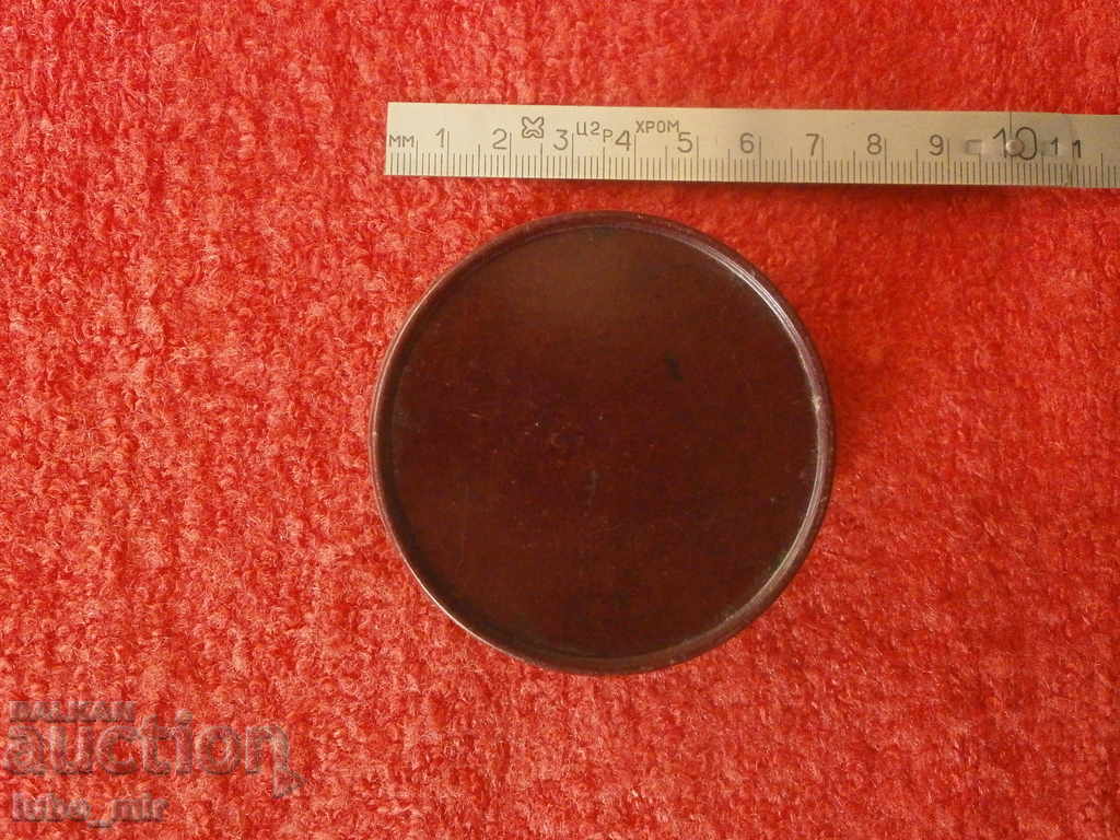 Delivery of OLD BAKELITE SHOE CREAM BOX Delivery of OLD BAKELITE SHOE CREAM BOX