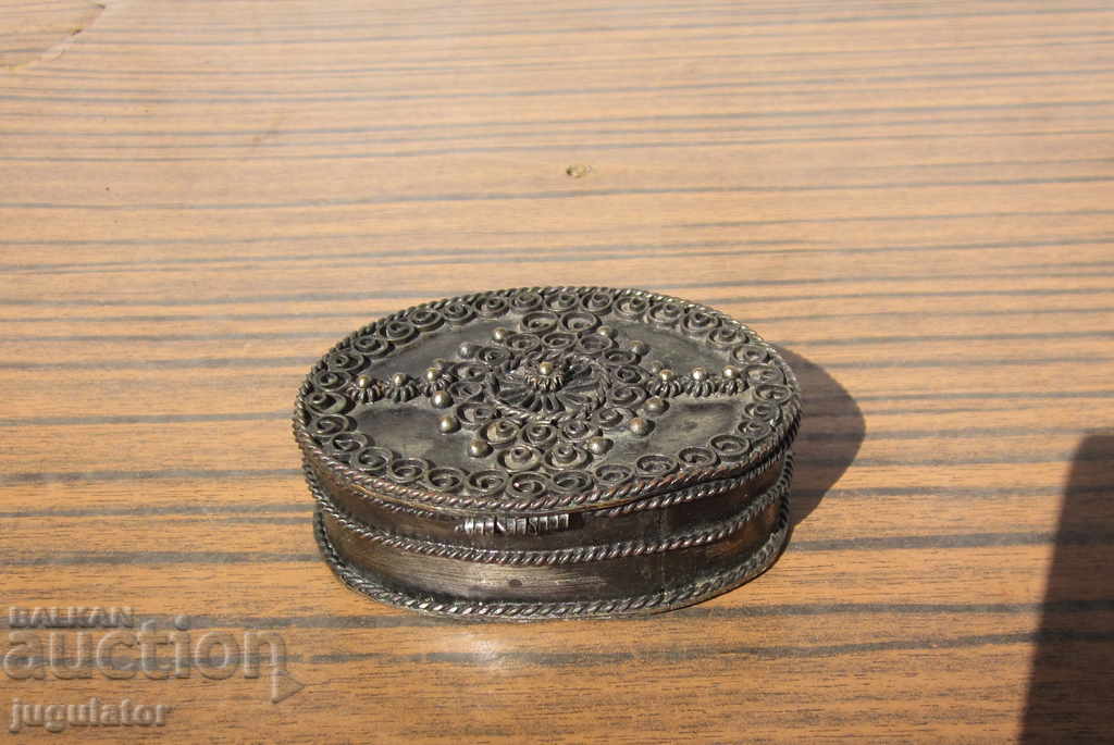 Auction old Bulgarian snuff box with filigree Auction old Bulgarian snuff box with filigree