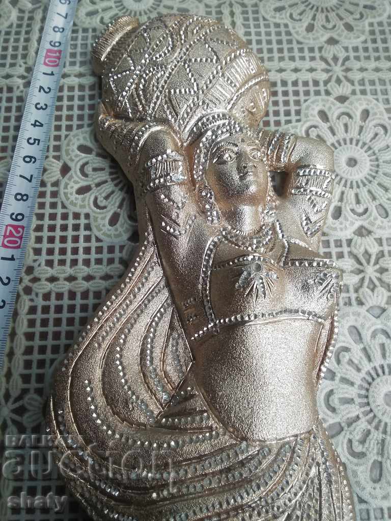 Delivery of Indian bronze figure with stones.