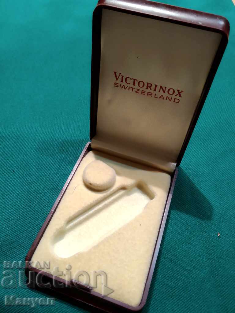 Продавам кутийка за ножче "Викторинокс".RRRR