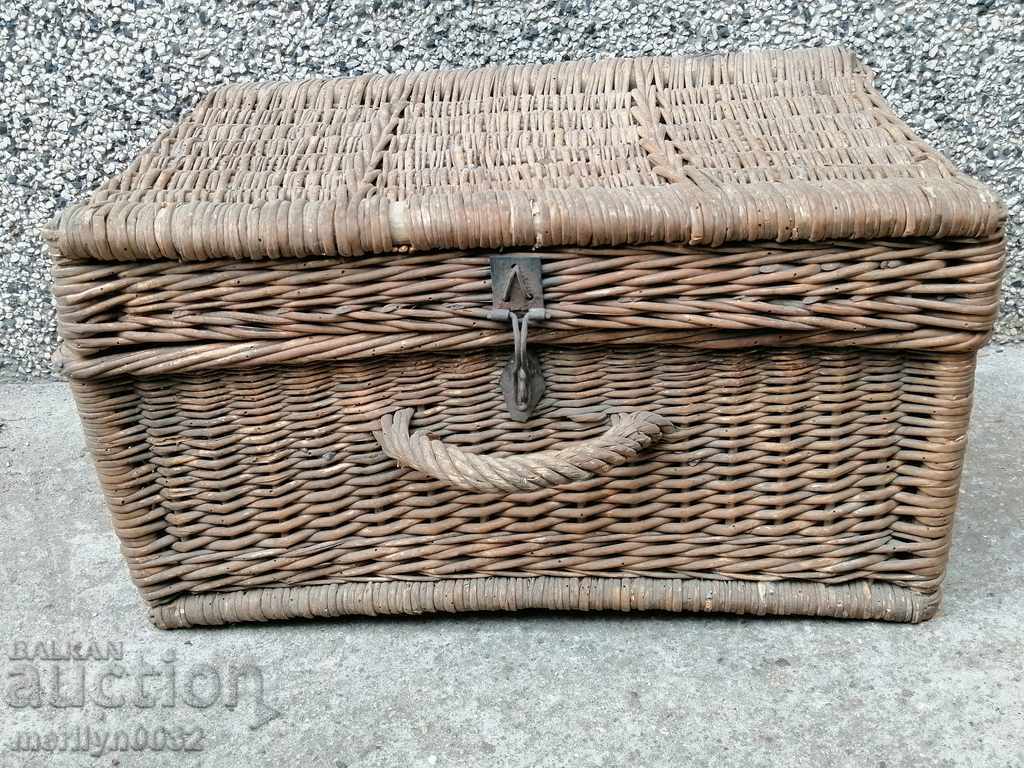 Wicker trunk, wicker basket, panner box basket with price 125.00 BGN | € 63.91 Wicker trunk, wicker basket, panner box basket with price 125.00 BGN | € 63.91