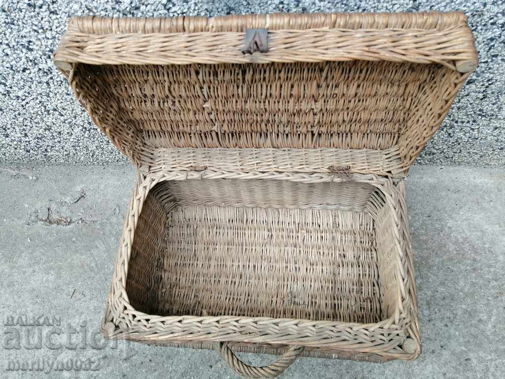Delivery of Wicker trunk, wicker basket, panner box basket Delivery of Wicker trunk, wicker basket, panner box basket