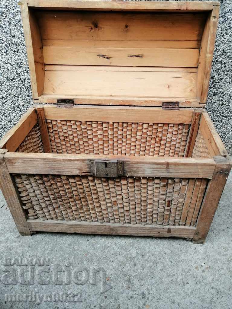 Delivery of Wicker trunk, wicker basket, panner box basket Delivery of Wicker trunk, wicker basket, panner box basket