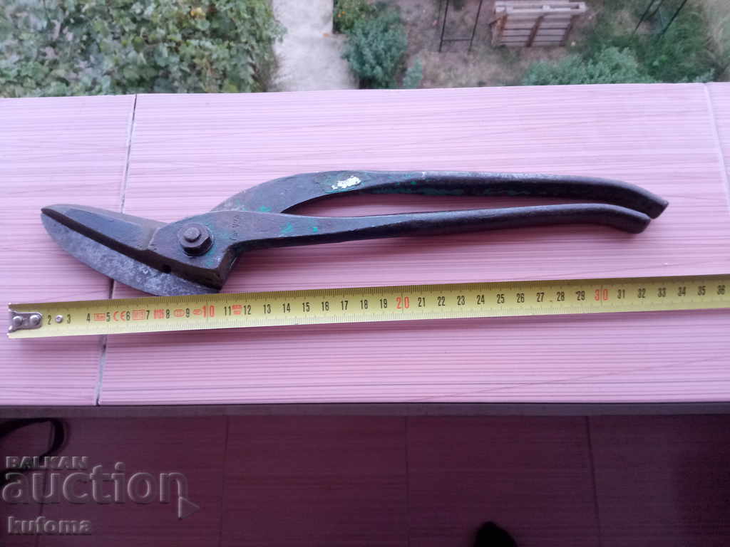 Old German sheet metal scissors with price 39.99 BGN | € 20.45 Old German sheet metal scissors with price 39.99 BGN | € 20.45