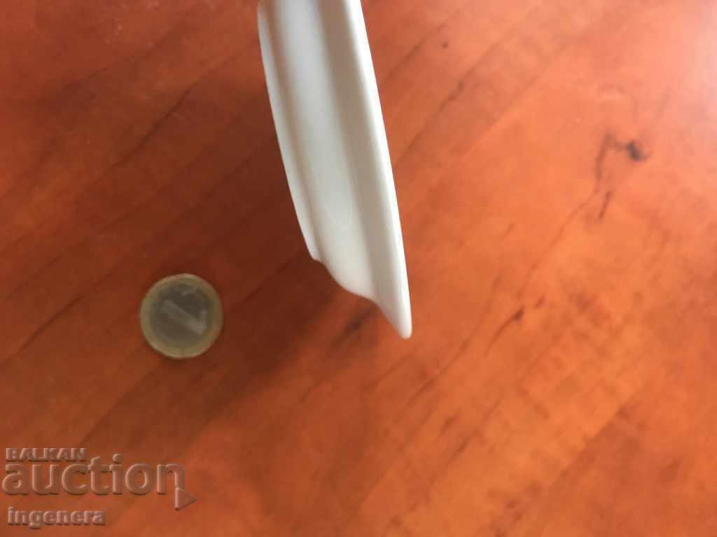 Auction  PLATE PLATE PORCELAIN PAINTED