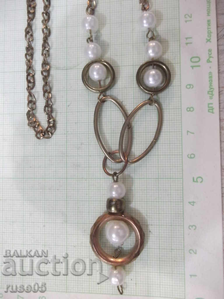 Delivery of Singer with pendants