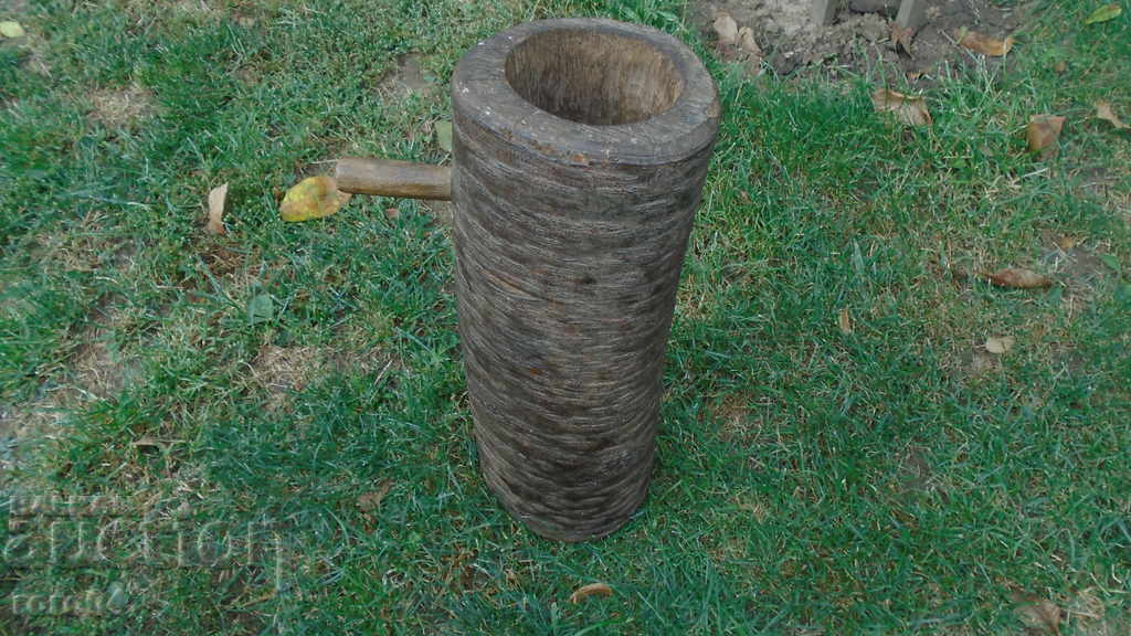 PICIOS / PICIU CU MÂNER - EXCELENT cu preț 31.50 BGN | € 16.11 PICIOS / PICIU CU MÂNER - EXCELENT cu preț 31.50 BGN | € 16.11