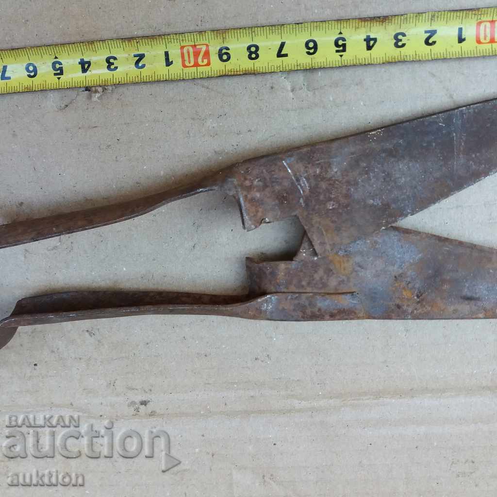 Auction  REVIVAL FORGED SHEARS FOR SHEEP SHEARING