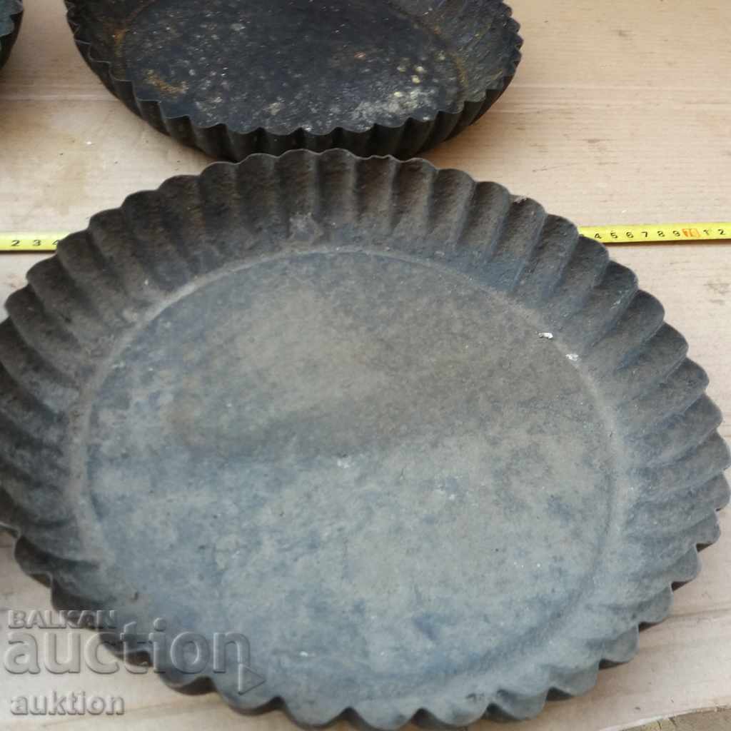 КОМПЛЕКТ ОТ 4 - РИ ТАВИЧКИ ЗА ПИЦИ с цена 3.99 лв. | € 2.04 КОМПЛЕКТ ОТ 4 - РИ ТАВИЧКИ ЗА ПИЦИ с цена 3.99 лв. | € 2.04