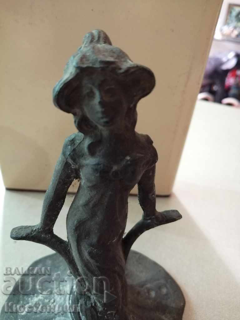 OLD STATUETTE - 5 OLD STATUETTE - 5