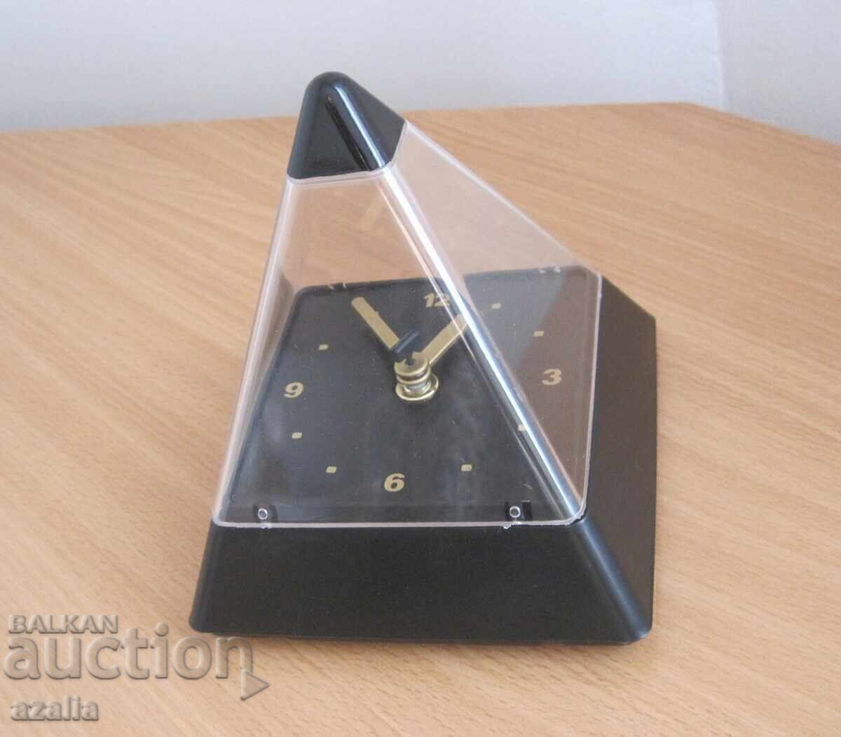 Desk clock PYRAMID with price 10.00 BGN | € 5.11 Desk clock PYRAMID with price 10.00 BGN | € 5.11