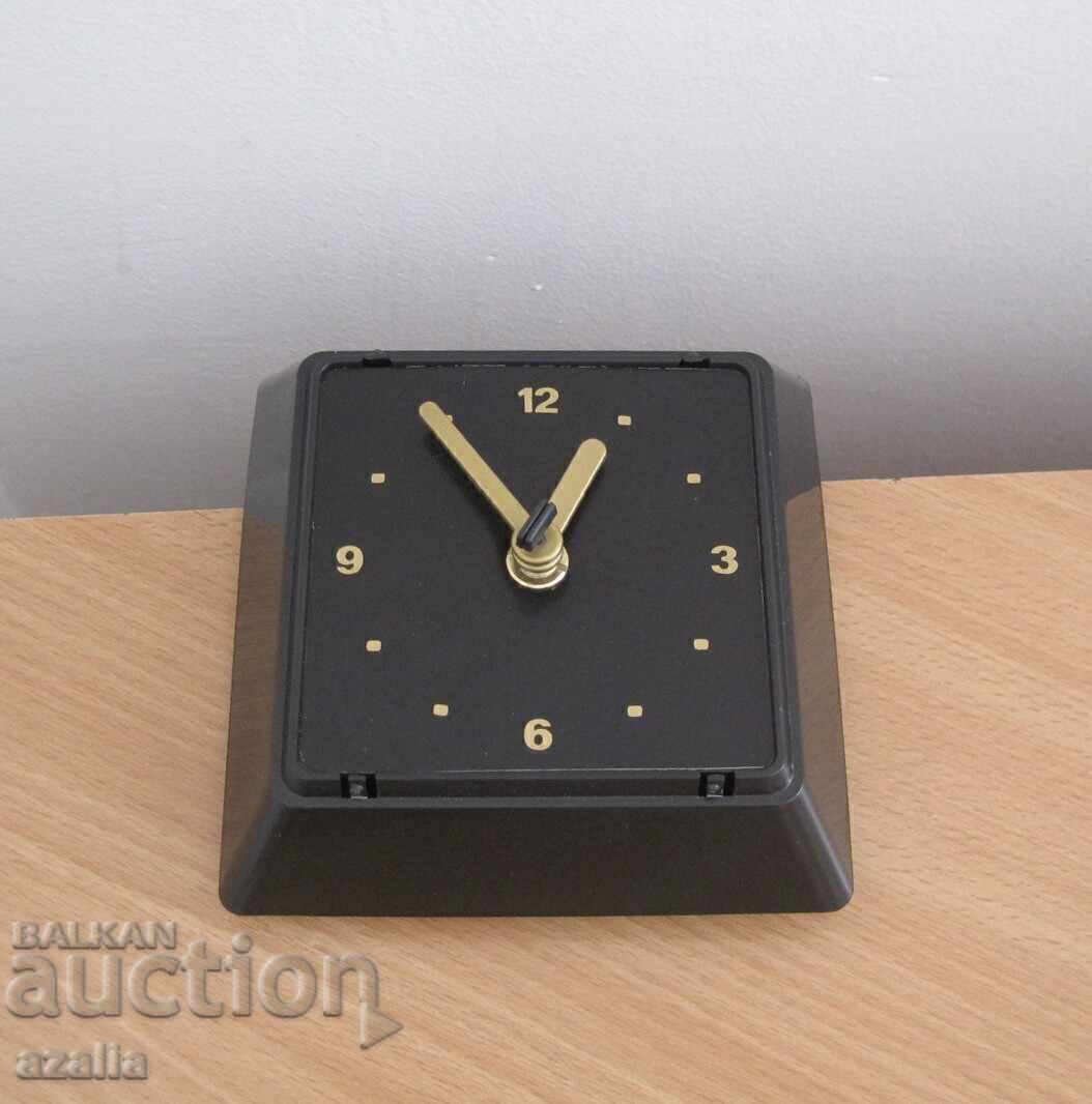 Auction Desk clock PYRAMID Auction Desk clock PYRAMID