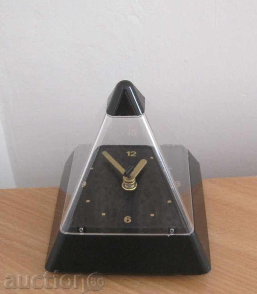 Desk clock PYRAMID