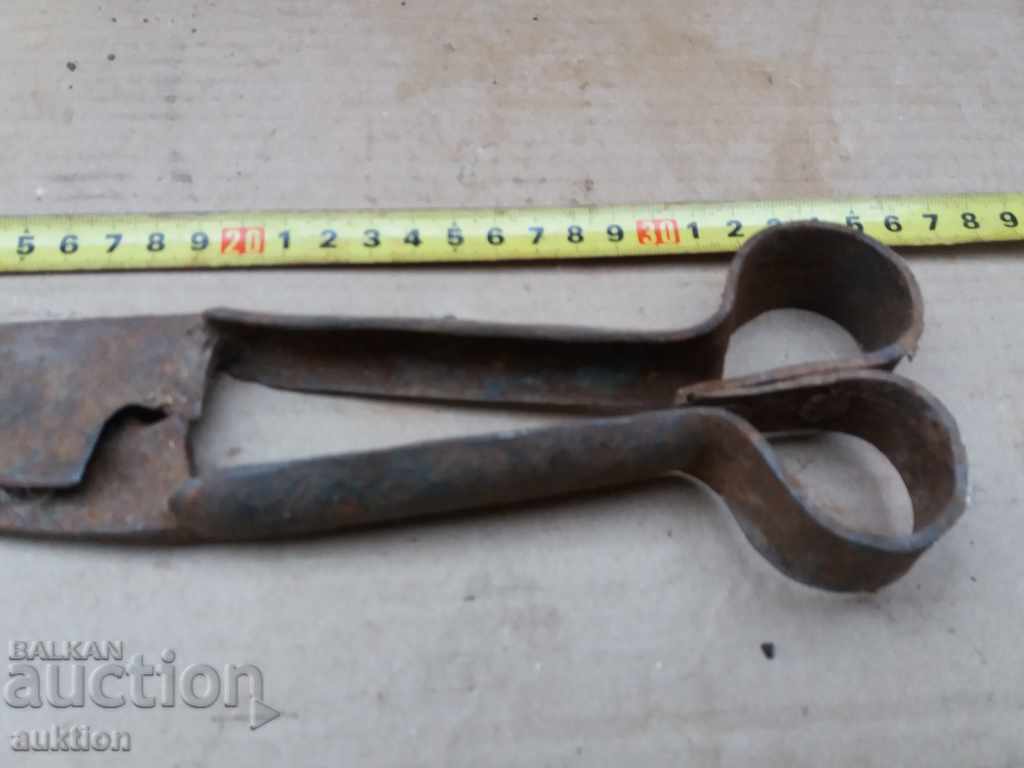 OLD FORGED HORSE SHEARS FOR SHEEP SHEARING with price 2.99 BGN | € 1.53 OLD FORGED HORSE SHEARS FOR SHEEP SHEARING with price 2.99 BGN | € 1.53