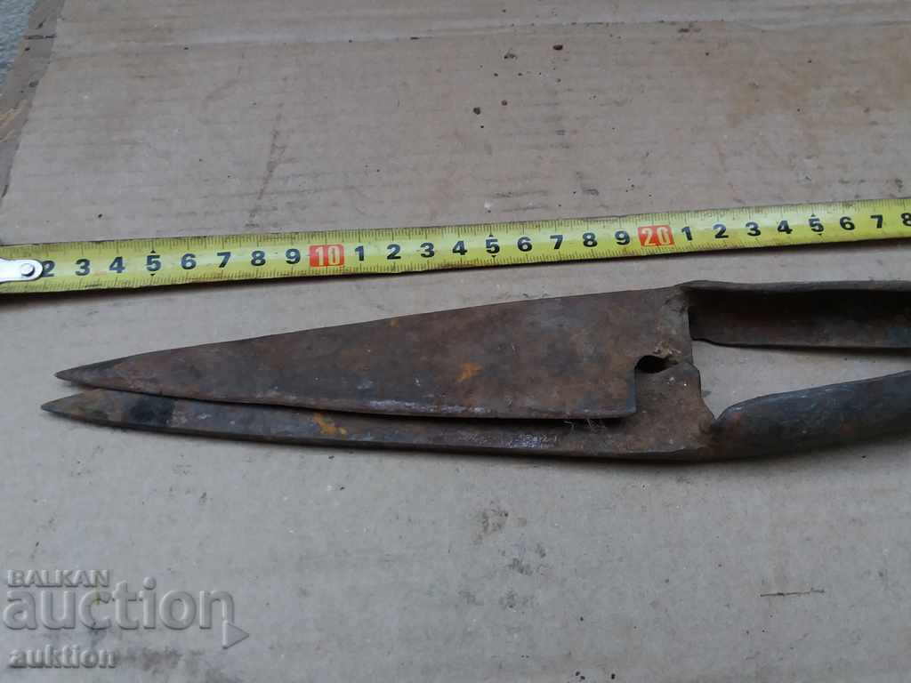 Delivery of OLD FORGED HORSE SHEARS FOR SHEEP SHEARING Delivery of OLD FORGED HORSE SHEARS FOR SHEEP SHEARING