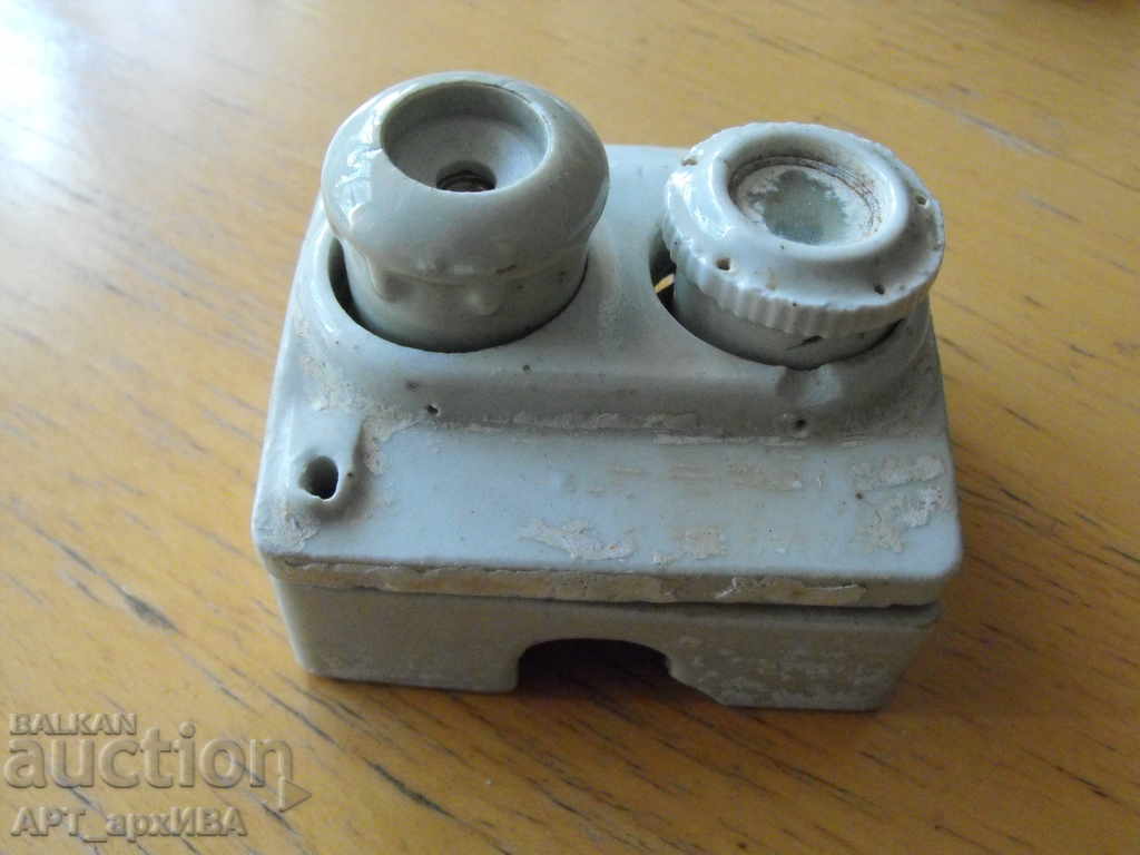 Base for 2 fuses. FAIENCE!