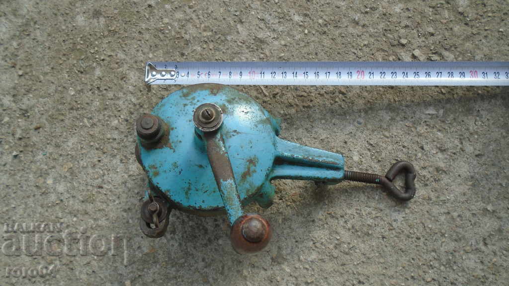 OLD WORKING HAND EMERALD with price 35.00 BGN | € 17.90 OLD WORKING HAND EMERALD with price 35.00 BGN | € 17.90