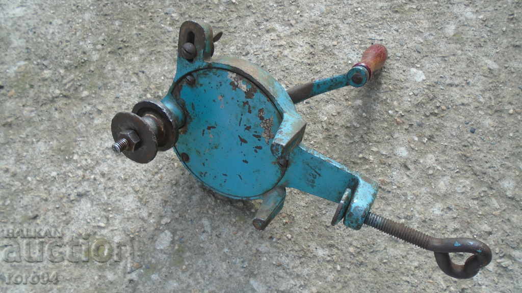 Delivery of OLD WORKING HAND EMERALD Delivery of OLD WORKING HAND EMERALD