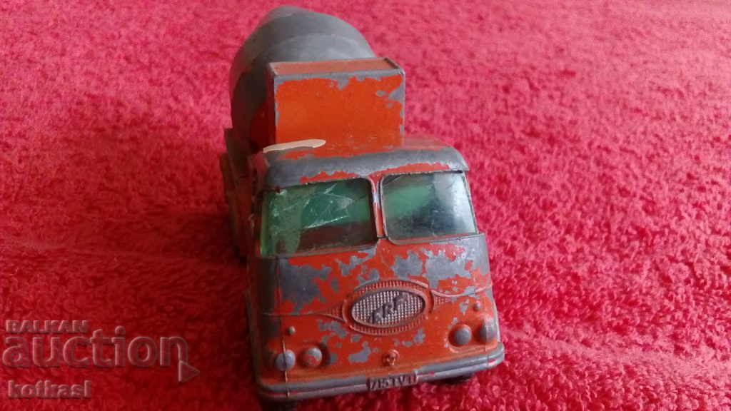 Auction Old metal MATCHBOX ENGLAND BYLESNEY concrete truck Auction Old metal MATCHBOX ENGLAND BYLESNEY concrete truck