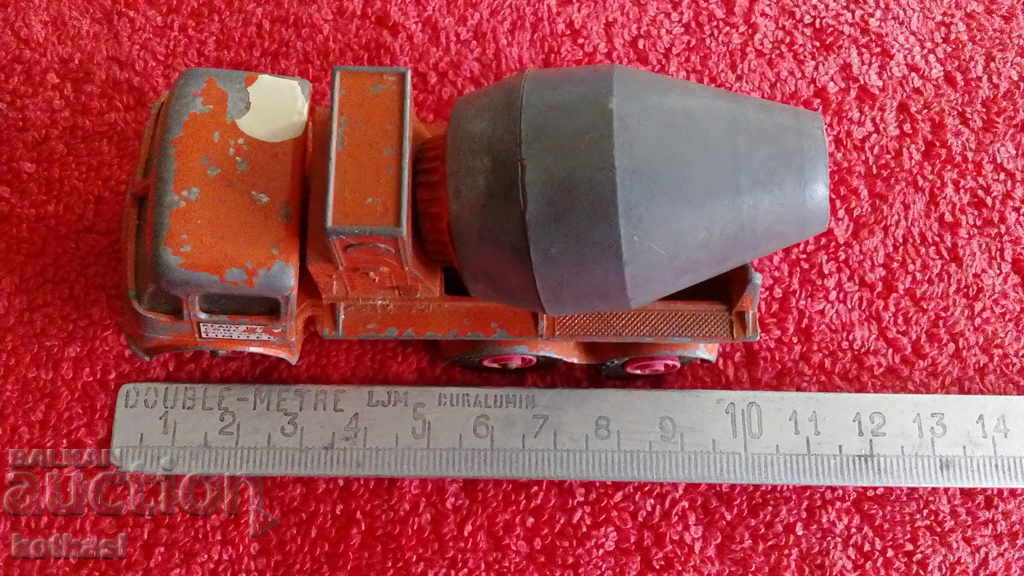 Old metal MATCHBOX ENGLAND BYLESNEY concrete truck Old metal MATCHBOX ENGLAND BYLESNEY concrete truck