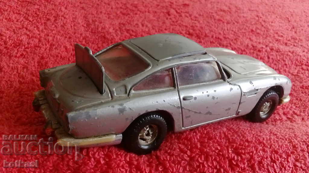 Livrarea Mașină veche din metal CORGI ASTON MARTIN agent 007 BRITANIA