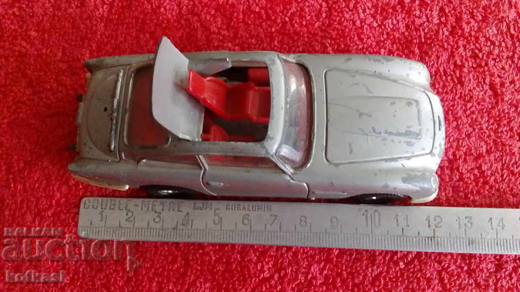 Mașină veche din metal CORGI ASTON MARTIN agent 007 BRITANIA