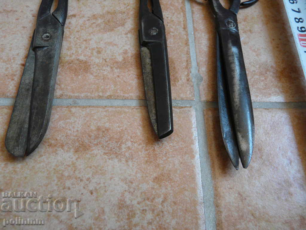 Licitație Foarfece vechi - 3 buc. Licitație Foarfece vechi - 3 buc.