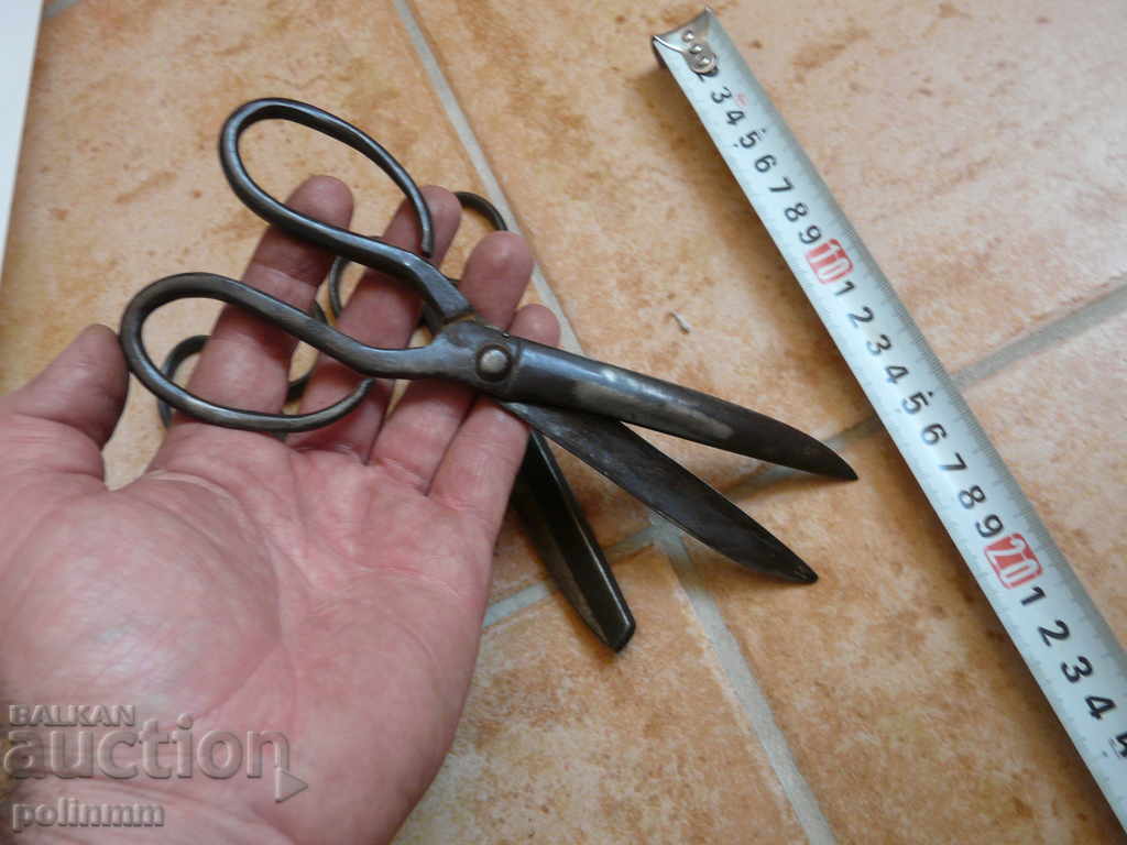 Livrarea Foarfece vechi - 3 buc. Livrarea Foarfece vechi - 3 buc.