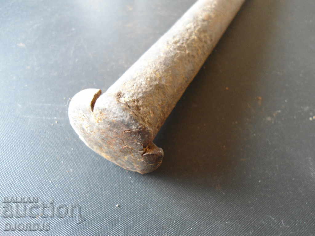 Auction An old tool, a chopper Auction An old tool, a chopper